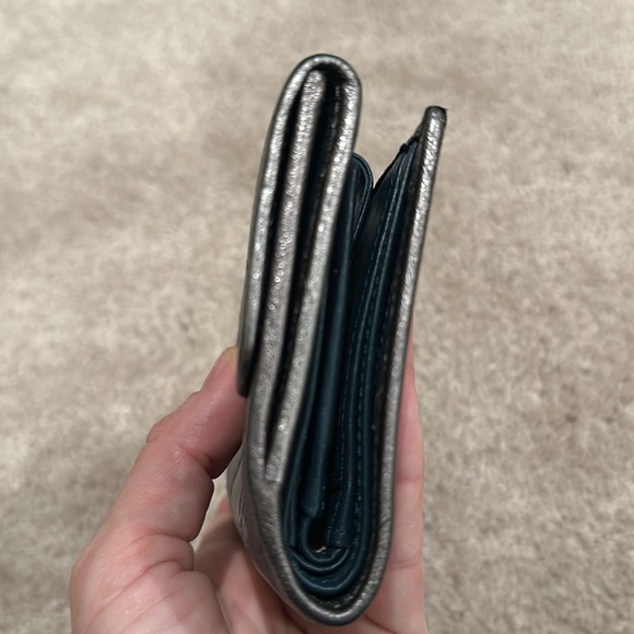 Vintage Longchamp Embossed Leather Wallet - Picture 9 of 10